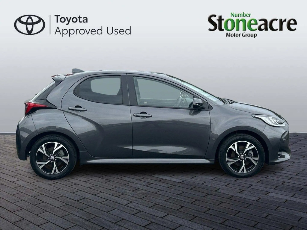 Toyota Yaris 1.5 Hybrid Design Cvt  #2