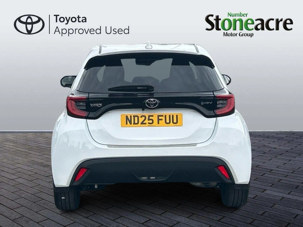 Toyota Yaris 1.5 Hybrid Design Cvt  #4