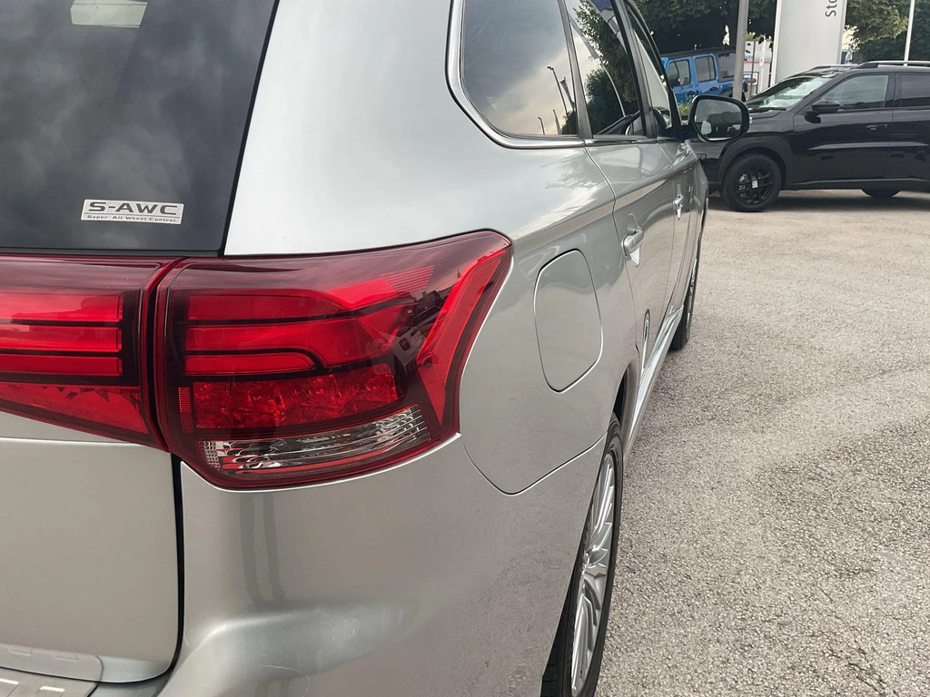 Mitsubishi Outlander Suv 2.4H Twinmotor 13.8Kwh Dynamic Cvt 4Wd Euro 6 Red #40