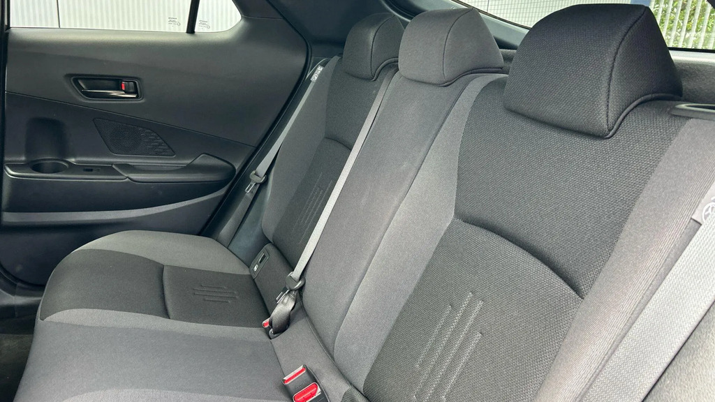 Toyota C-Hr 77Kwh Design Suv 224 Ps Grey #17