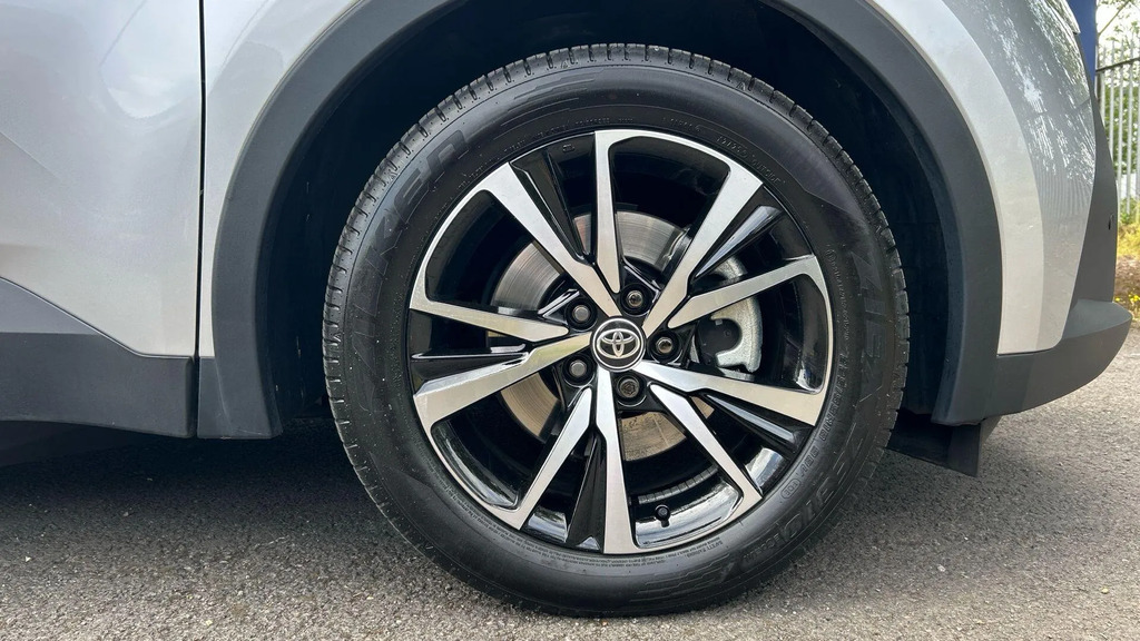 Toyota C-Hr 77Kwh Design Suv 224 Ps Grey #19