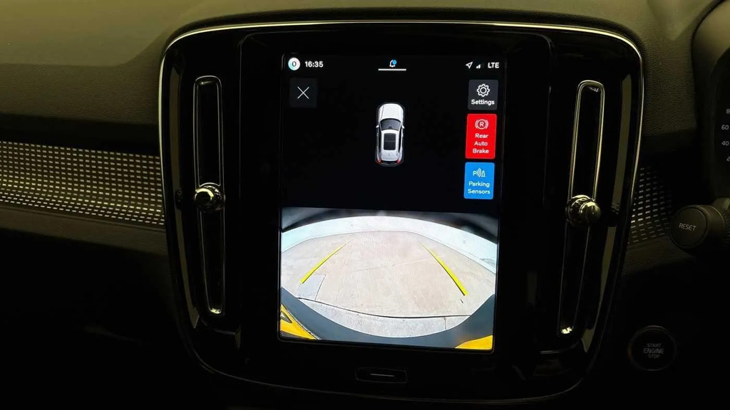 Volvo XC40 B4 P Ultra Dark Sunroof, Harmankardon Sound, 3 Blue #32