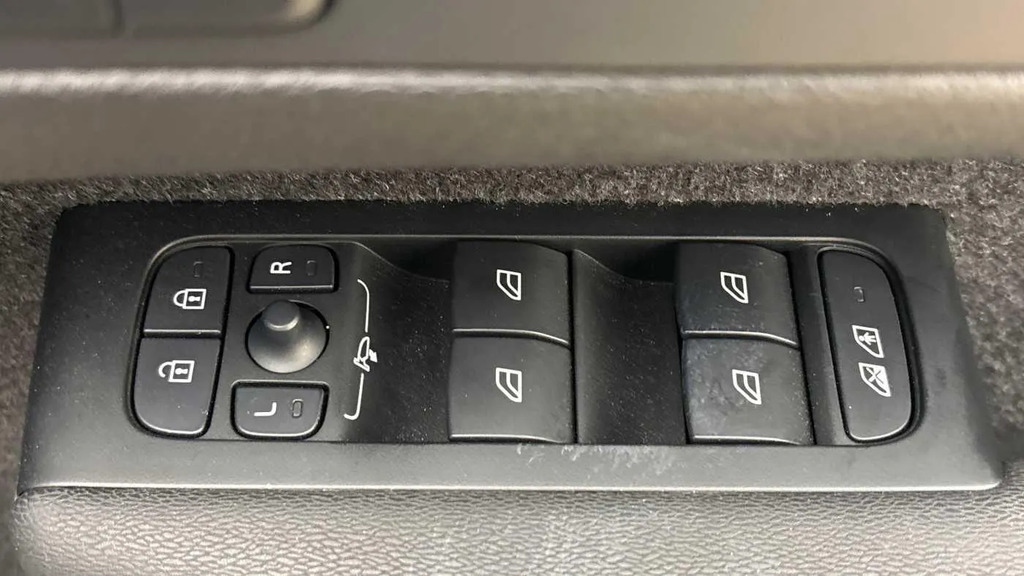 Volvo XC40 B4 P Ultra Dark Sunroof, Harmankardon Sound, 3 Blue #15
