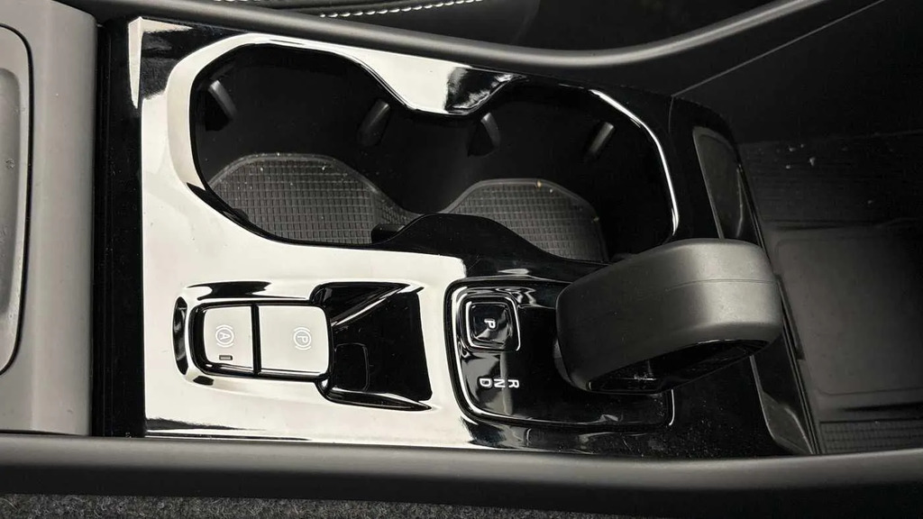 Volvo XC40 B4 P Ultra Dark Sunroof, Harmankardon Sound, 3 Blue #37
