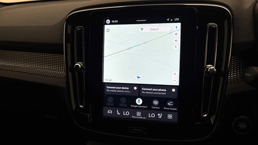 Volvo XC40 B4 P Ultra Dark Sunroof, Harmankardon Sound, 3 Blue #25