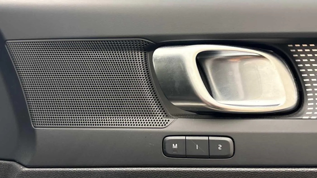 Volvo XC40 B4 P Ultra Dark Sunroof, Harmankardon Sound, 3 Blue #17