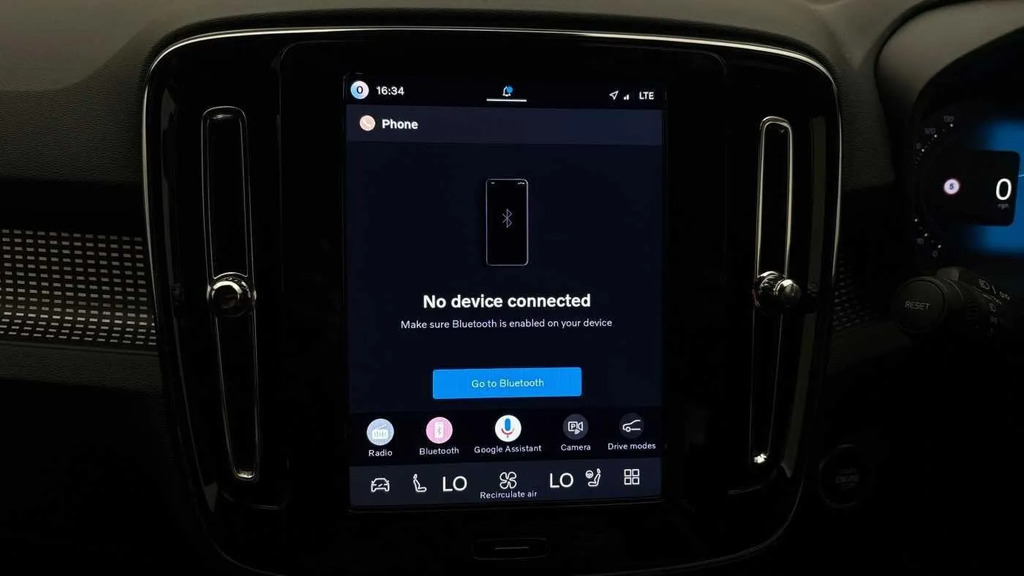 Volvo XC40 B4 P Ultra Dark Sunroof, Harmankardon Sound, 3 Blue #30