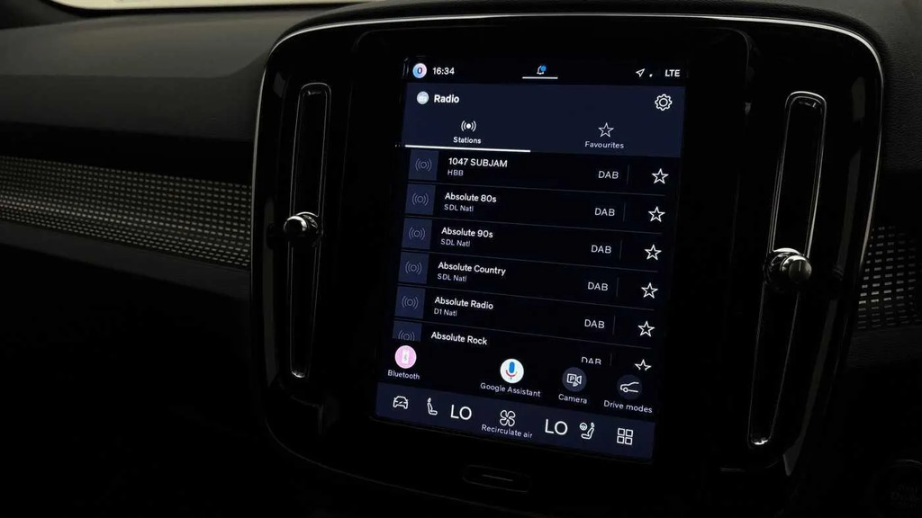 Volvo XC40 B4 P Ultra Dark Sunroof, Harmankardon Sound, 3 Blue #29