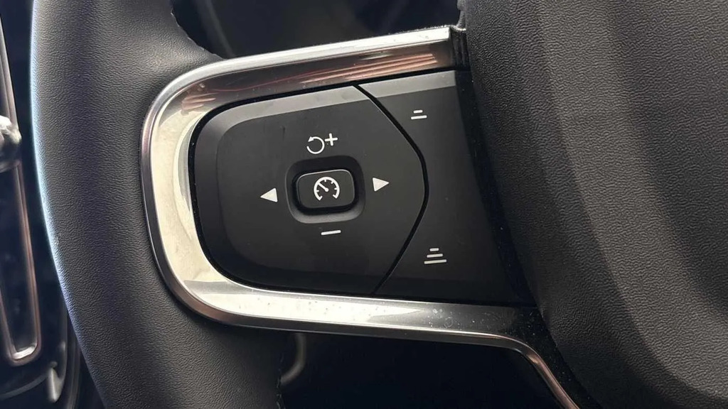 Volvo XC40 B4 P Ultra Dark Sunroof, Harmankardon Sound, 3 Blue #20