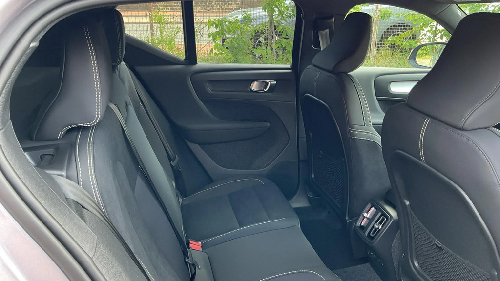 Volvo XC40 2.0 B3p Plus Dark NG26UZE #6