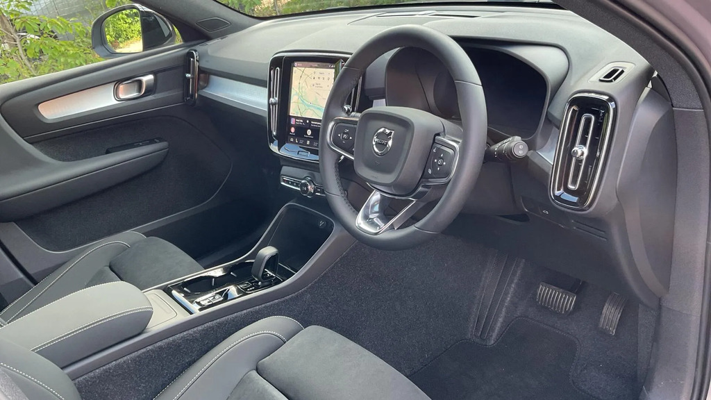 Volvo XC40 2.0 B3p Plus Dark NG26UZE #4