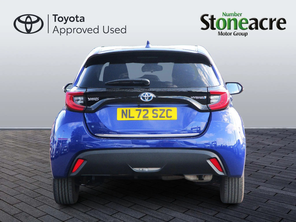 Toyota Yaris 1.5 Hybrid Design Cvt  #4