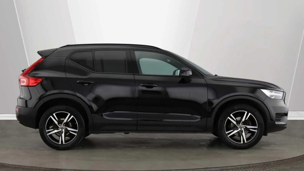 Volvo XC40 R-design T3 163 Hp #2