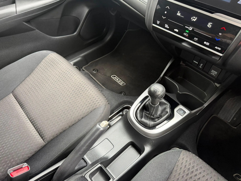 Honda Jazz 1.3 I-vtec Se - Motd To May 2027, 2 Keys, Fro Silver #9