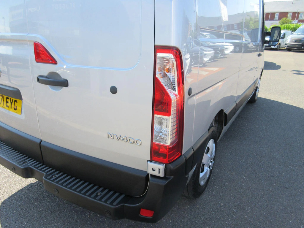 Nissan NV400 2.3 Dci 3.5T. Tekna 5.2M 17Ft Dropside, Movano, White #10