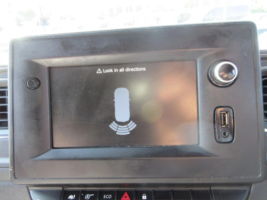 Nissan NV400 2.3 Dci 3.5T. Tekna 5.2M 17Ft Dropside, Movano, White #23