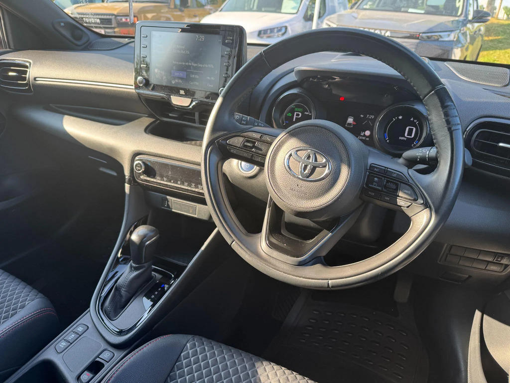 Toyota Yaris 1.5 Hybrid Design Cvt #16