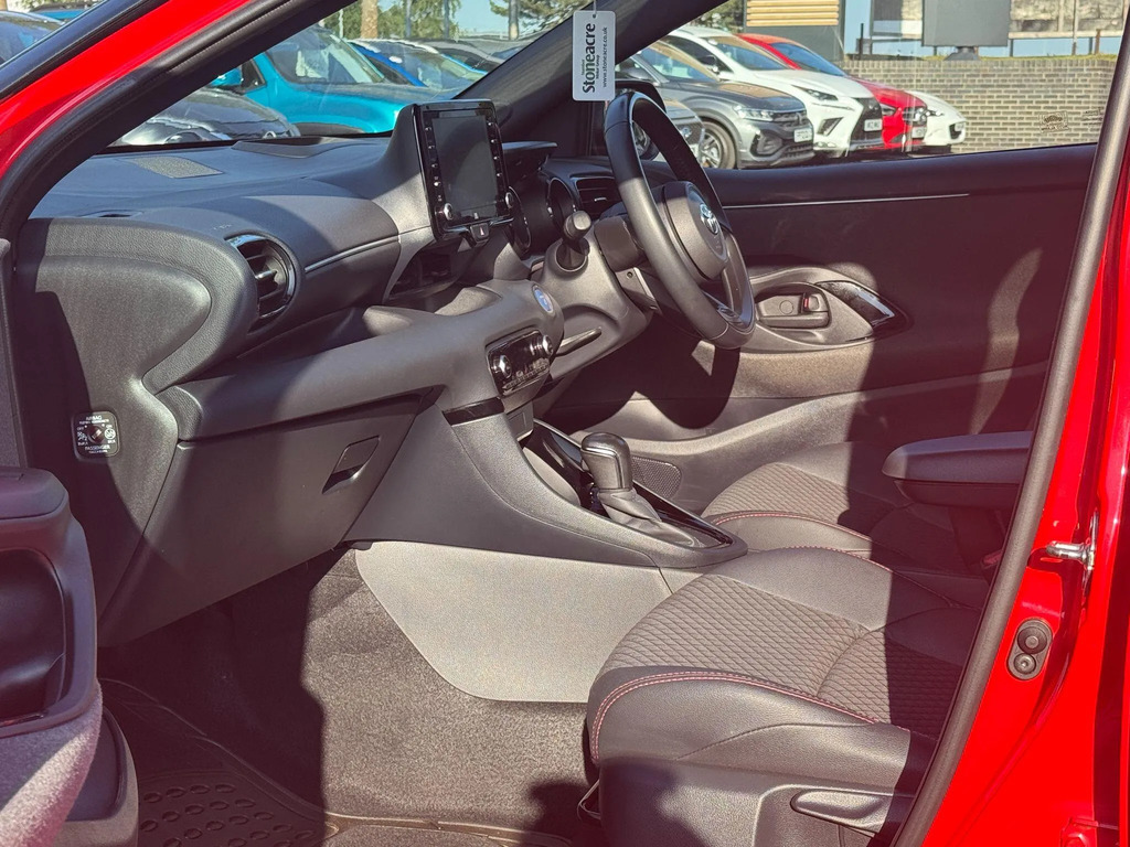 Toyota Yaris 1.5 Hybrid Design Cvt #14