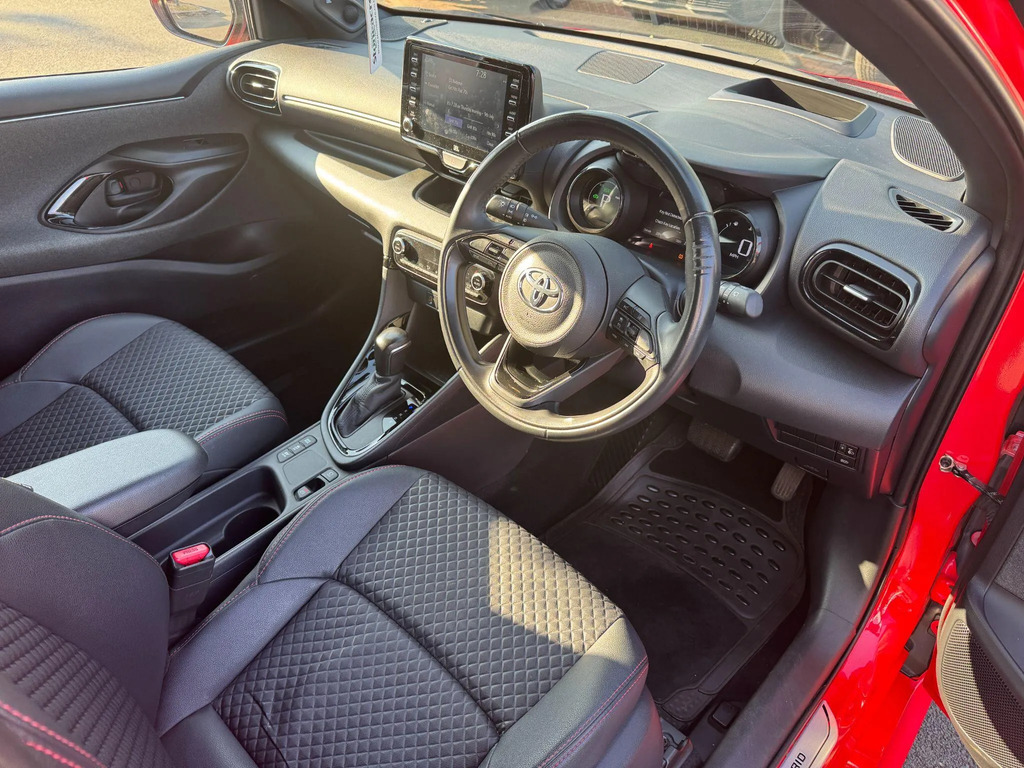 Toyota Yaris 1.5 Hybrid Design Cvt #11