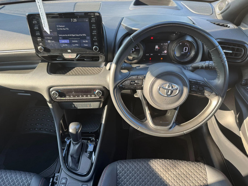 Toyota Yaris 1.5 Hybrid Design Cvt #15