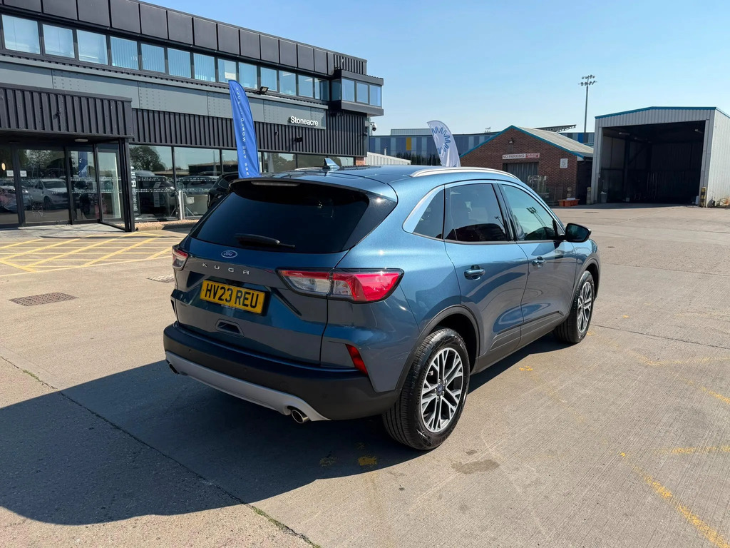 Ford Kuga 1.5 Ecoboost 150 Titanium Edition #3