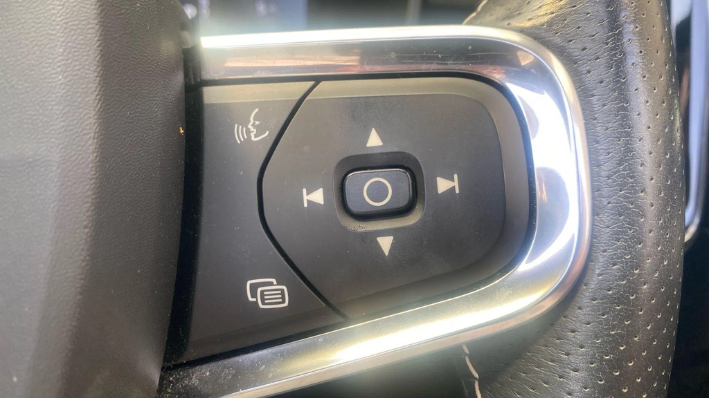 Volvo XC40 T3 Momentum 360 Cam Intellisafe Winter Red #14
