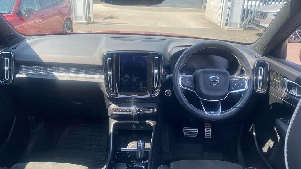 Volvo XC40 T3 Momentum 360 Cam Intellisafe Winter Red #7