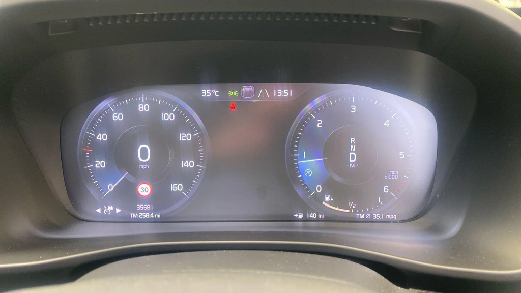 Volvo XC40 T3 Momentum 360 Cam Intellisafe Winter Red #29