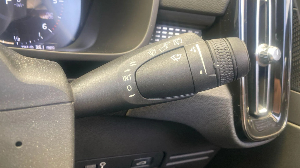 Volvo XC40 T3 Momentum 360 Cam Intellisafe Winter Red #35
