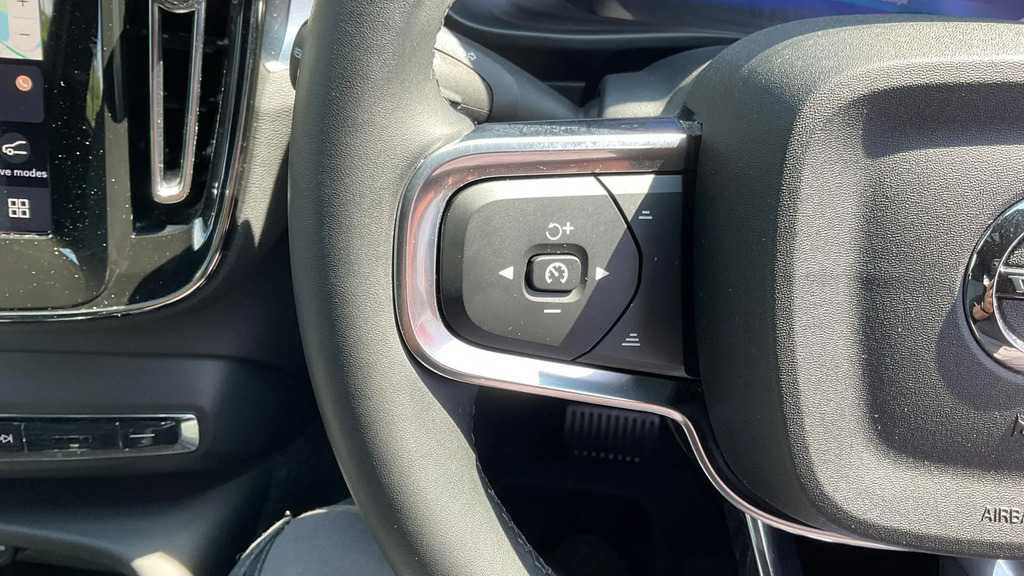 Volvo XC40 Ultra, B4 Mild Hybrid, Dark Sunroof Red #19
