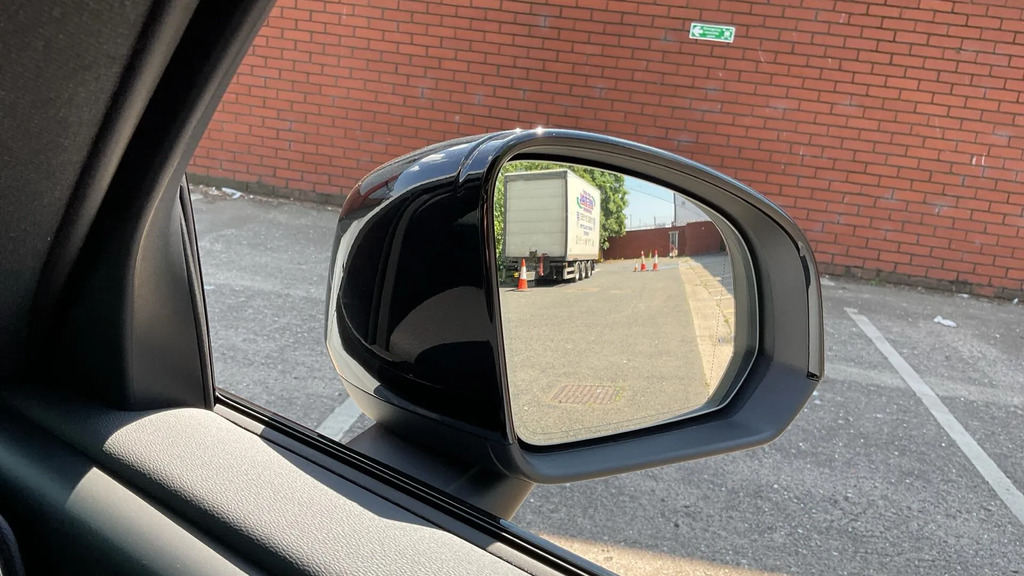 Volvo XC40 Ultra, B4 Mild Hybrid, Dark Sunroof Red #30