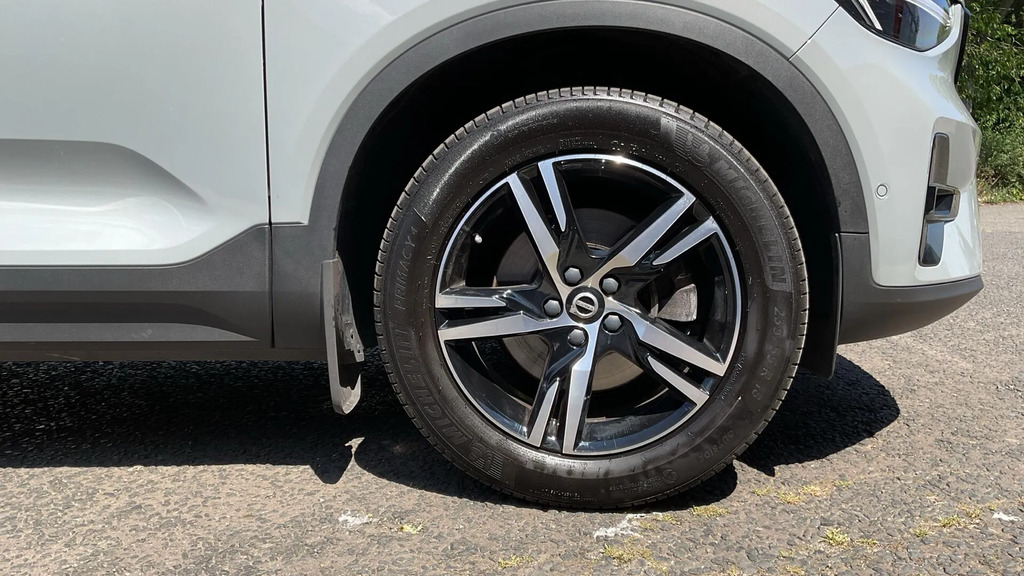Volvo XC40 Ultra, B4 Mild Hybrid, Dark Sunroof Red #9