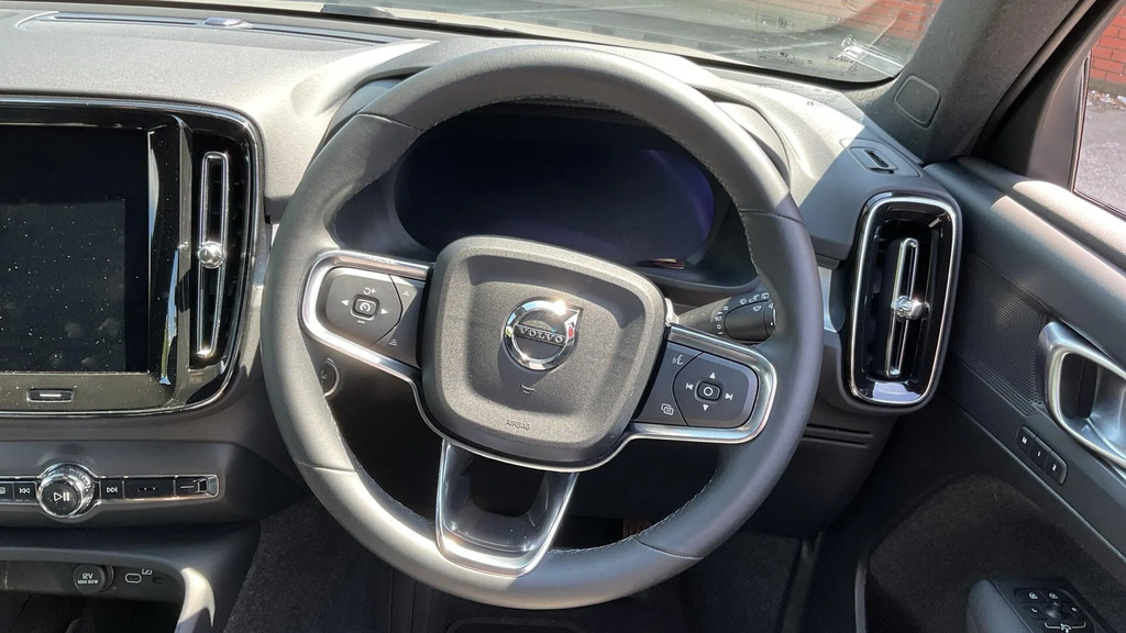 Volvo XC40 Ultra, B4 Mild Hybrid, Dark Sunroof Red #10