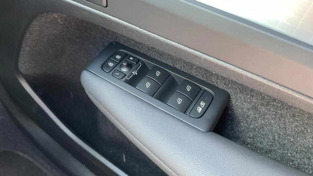 Volvo XC40 Ultra, B4 Mild Hybrid, Dark Sunroof Red #22