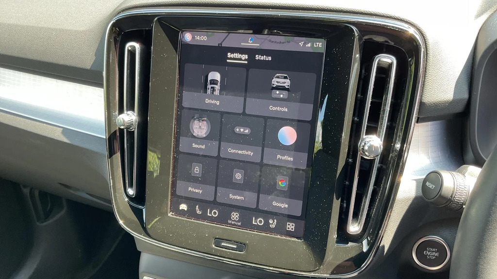 Volvo XC40 Ultra, B4 Mild Hybrid, Dark Sunroof Red #15