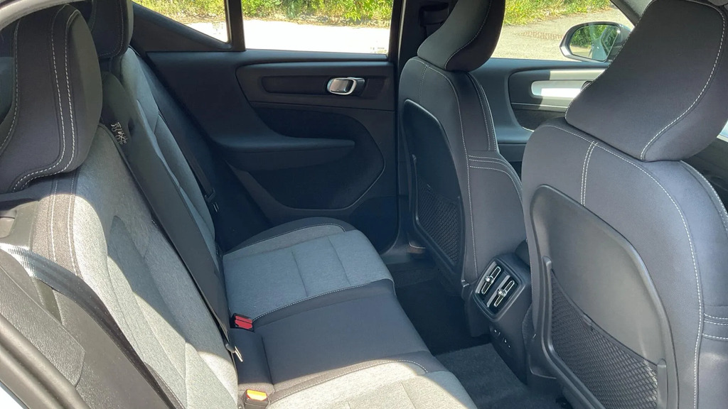 Volvo XC40 2.0 B4p Plus Dark #6
