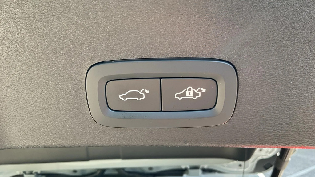 Volvo XC40 Ultra, B4 Mild Hybrid, Dark Sunroof Red #33