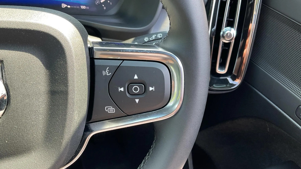 Volvo XC40 Ultra, B4 Mild Hybrid, Dark Sunroof Red #20