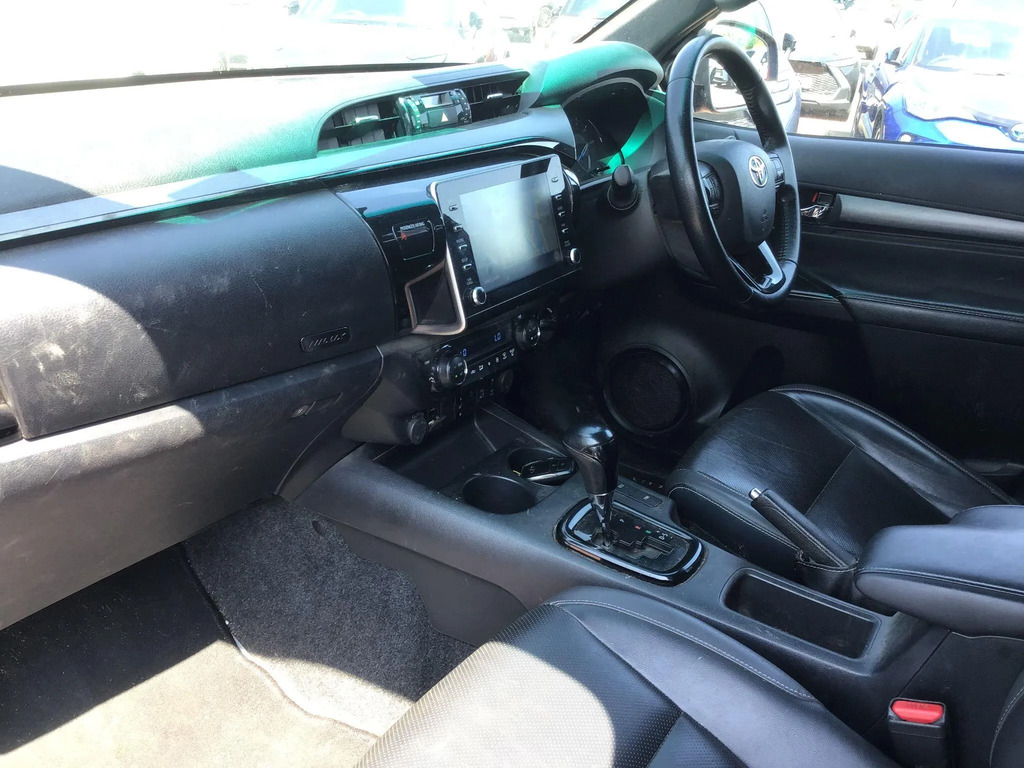 Toyota HILUX Invincible X Dcab Pick Up 2.8 D-4d Blue #5