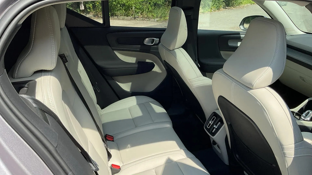 Volvo XC40 2.0 B4 Mhev Ultra Dark Dct Euro 6 Ss OY75LGW #6