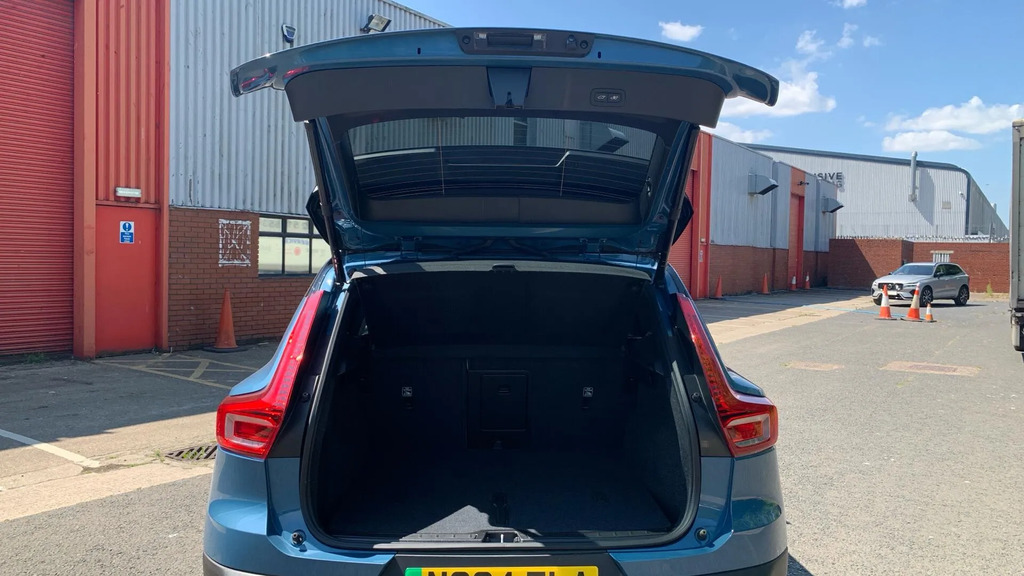 Volvo EX40 Plus Green #13