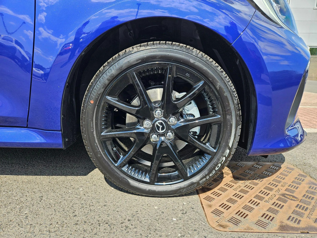 Mazda 2 Exclusive Line #8