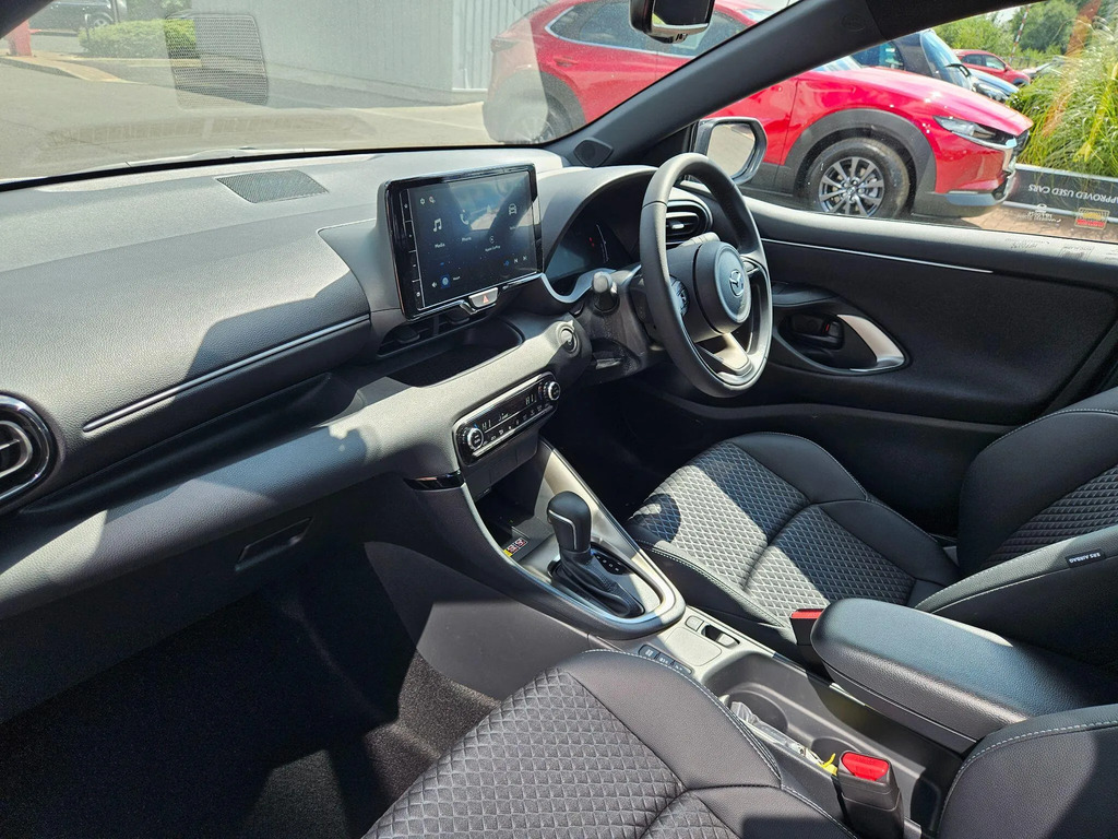 Mazda 2 Exclusive Line #12