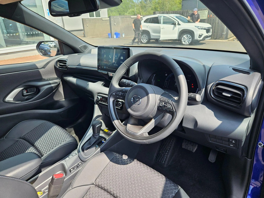 Mazda 2 Exclusive Line #10