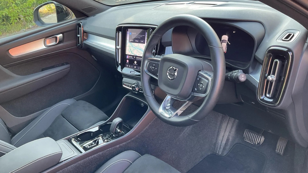 Volvo XC40 2.0 B4p Plus Dark  #4