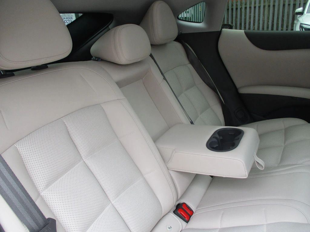 MG IM5 75Kwh Standard Range Saloon 295 Grey #10