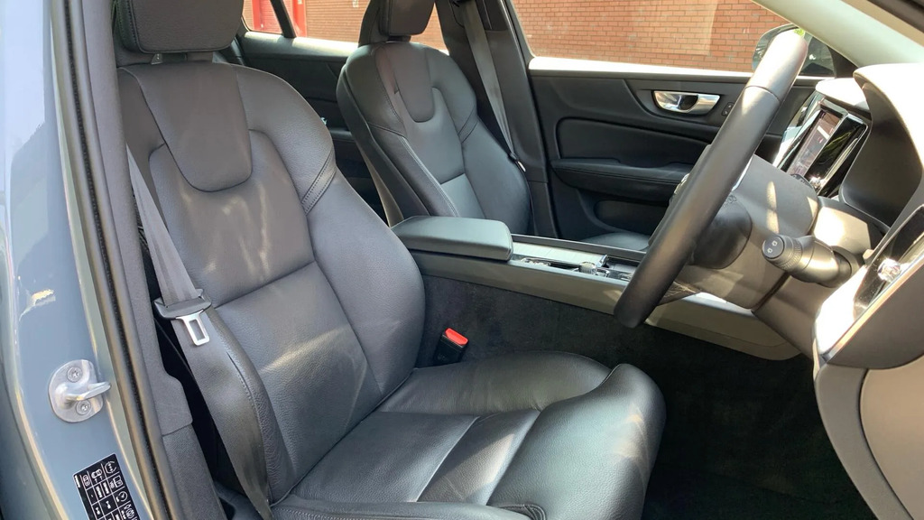 Volvo V60 2L Core Black #29