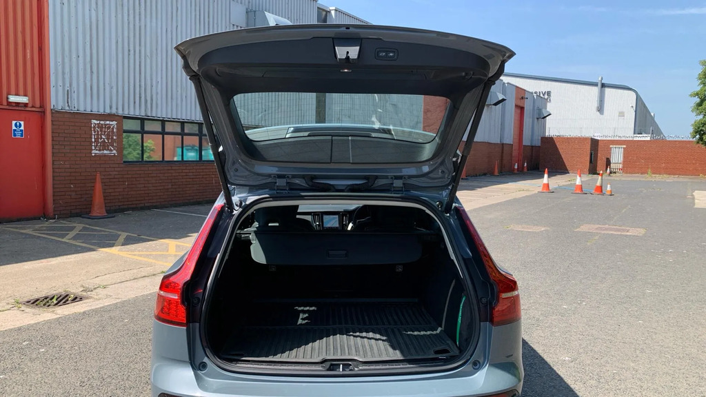 Volvo V60 2L Core Black #13