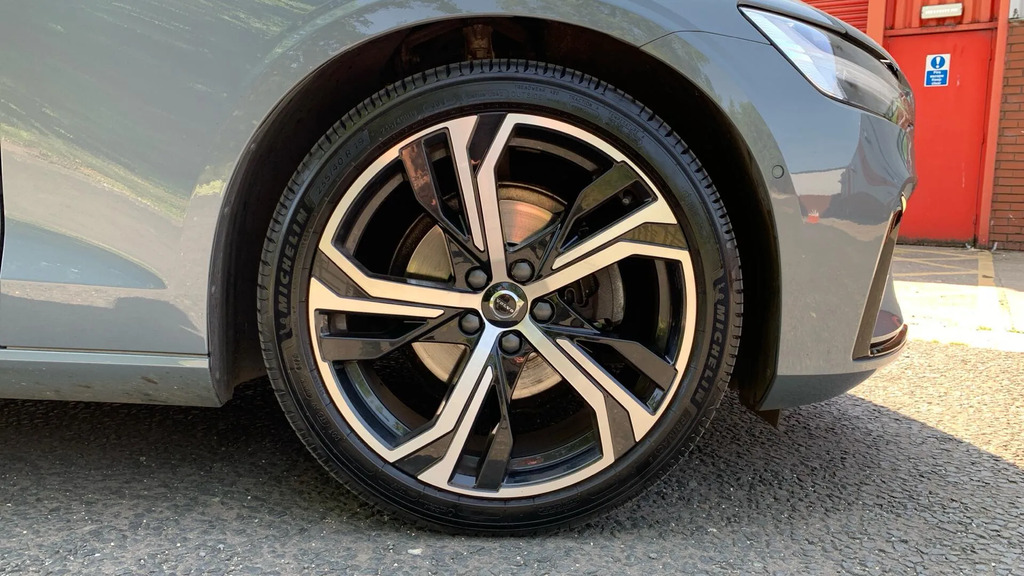Volvo V60 2L Core Black #9