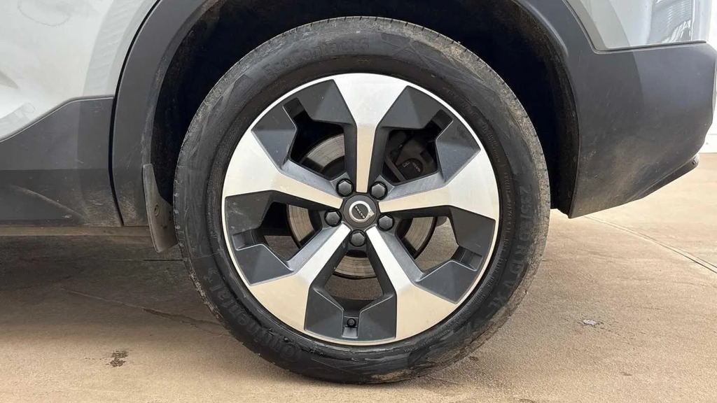 Volvo XC40 2.0 B4p Plus Dark #4